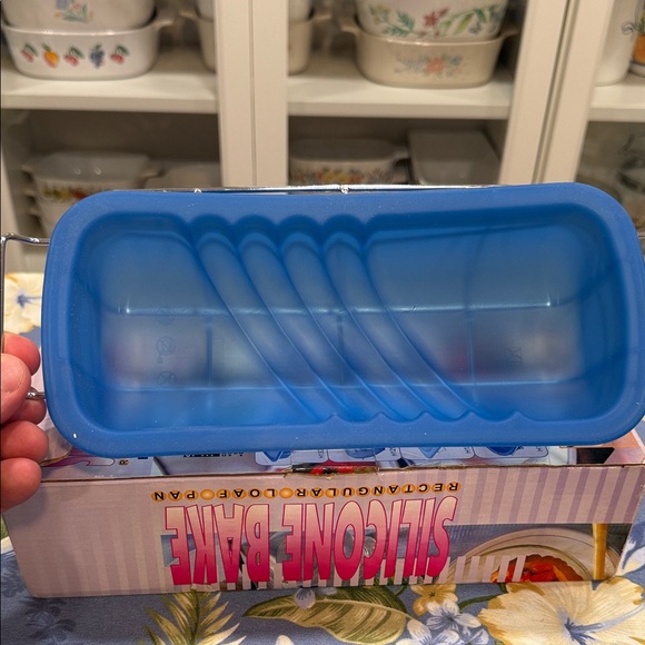 Tupperware Green Pickle Container - Picture 12 of 13